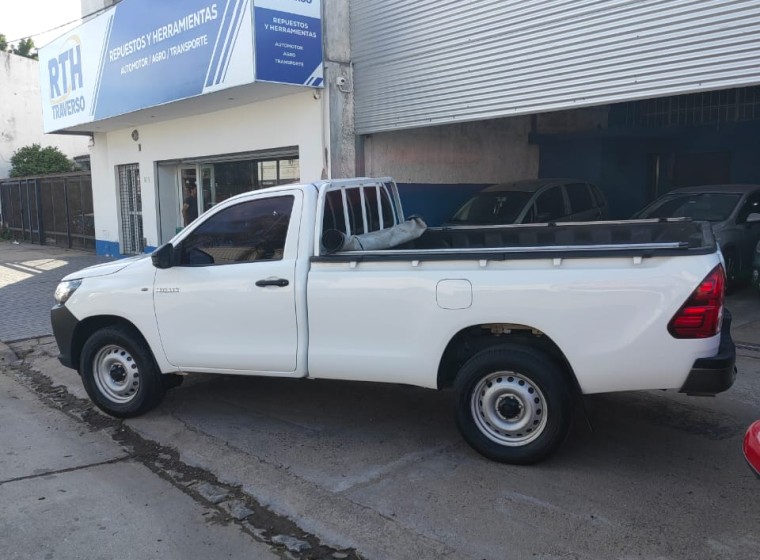 Vehículo Toyota Hilux, año 2018