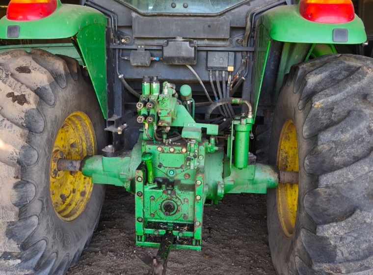Tractor John Deere 6615 S, año 2011
