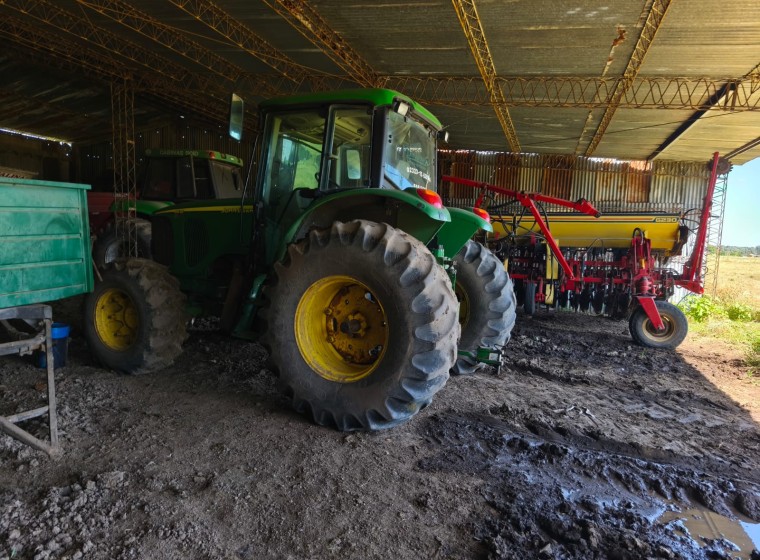 Tractor John Deere 6615 S, año 2011
