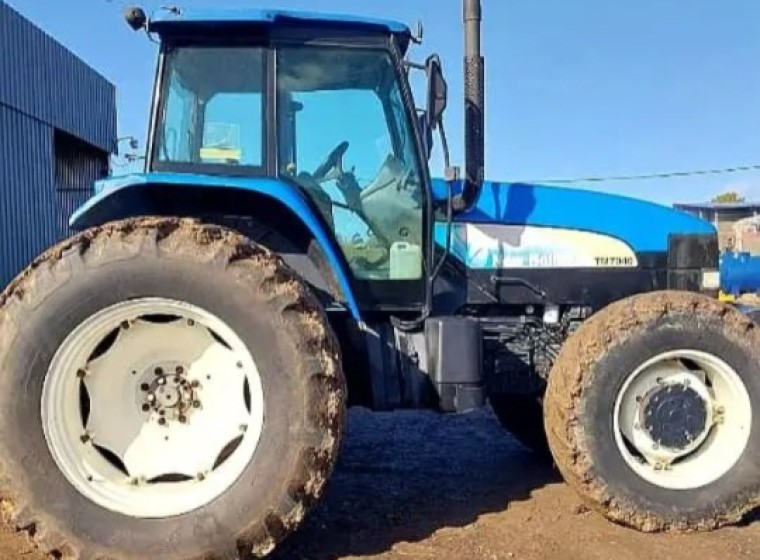 Tractor New Holland TM 7040, año 2008