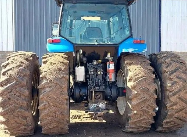 Tractor New Holland TM 7040, año 2008
