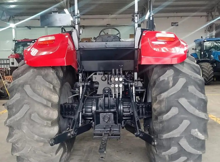 Tractor Case Farmall 110 A, año 2016
