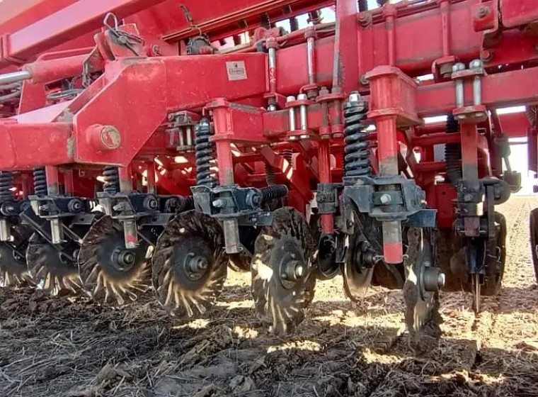 Sembradora Crucianelli Gringa V 2042, año 2012