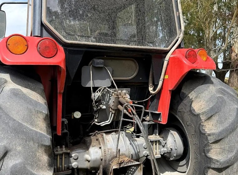 Tractor Massey Ferguson 4297, año 2010