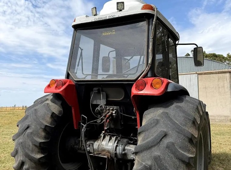Tractor Massey Ferguson 4297, año 2010