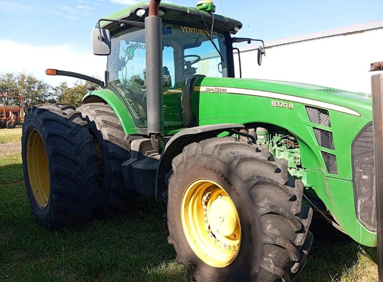 Tractor John Deere 8.320R, año 2011