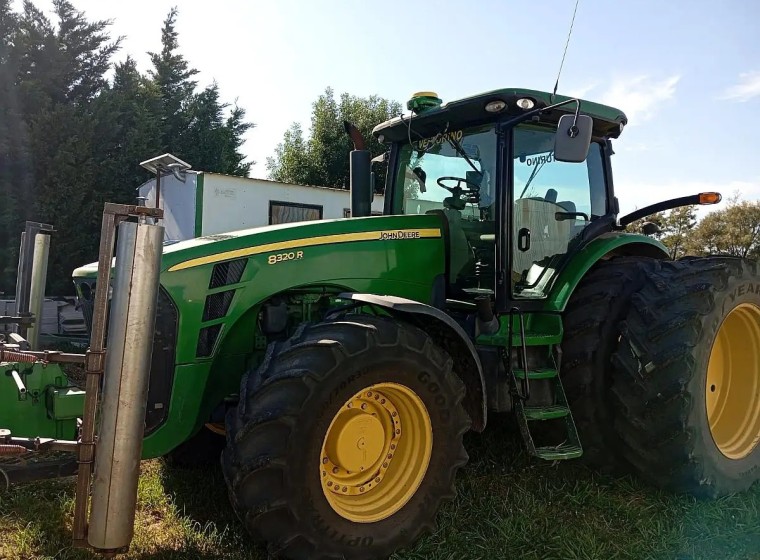 Tractor John Deere 8.320R, año 2011