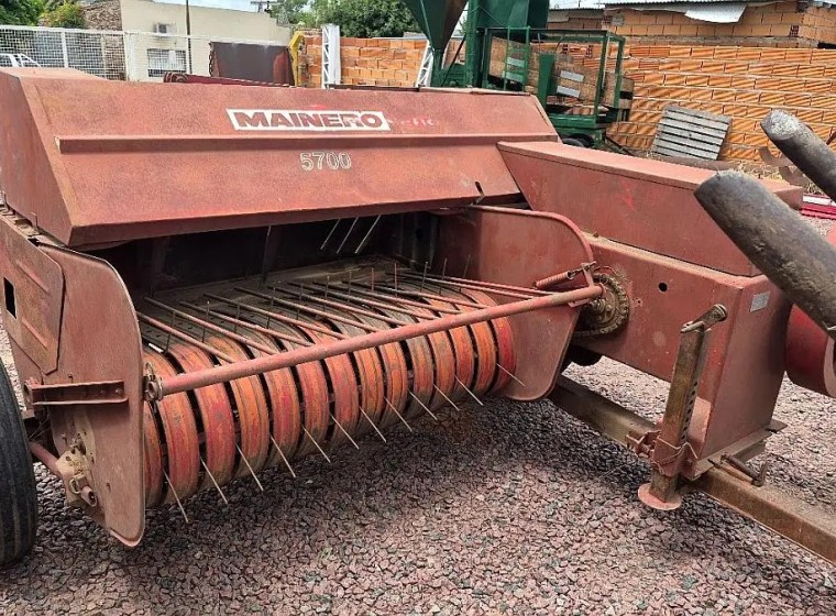 Rotoenfardadora Mainero RF90, año 1