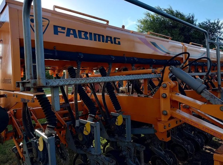 Sembradora Fabimag Multiplanter 1452, año 2011
