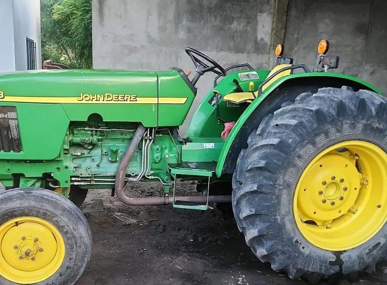 Tractor John Deere 5403, año 2009