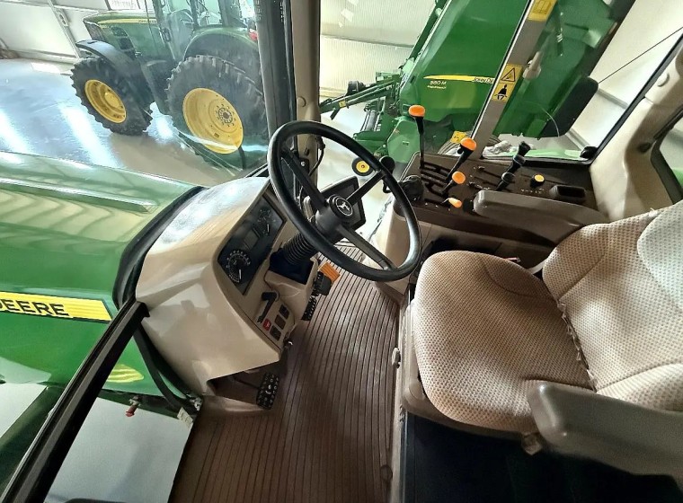 Tractor John Deere 6210J, año 2020