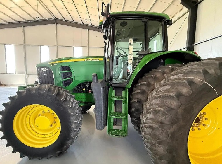 Tractor John Deere 6210J, año 2020