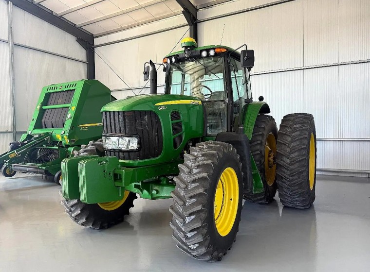 Tractor John Deere 6210J, año 2020