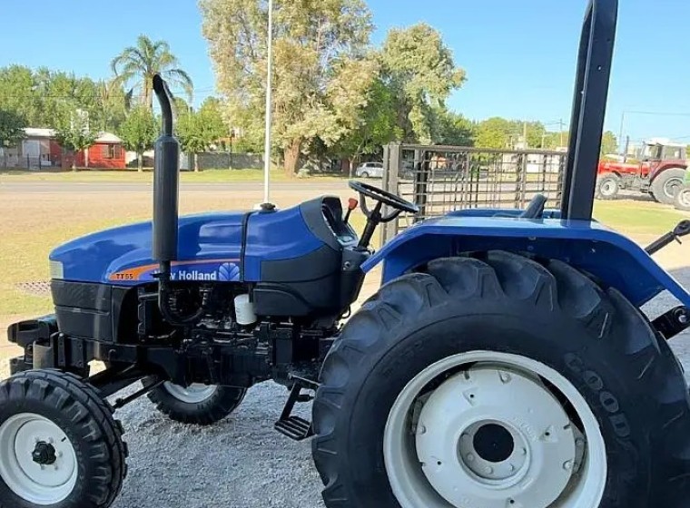 Tractor New Holland TT55, año 2014