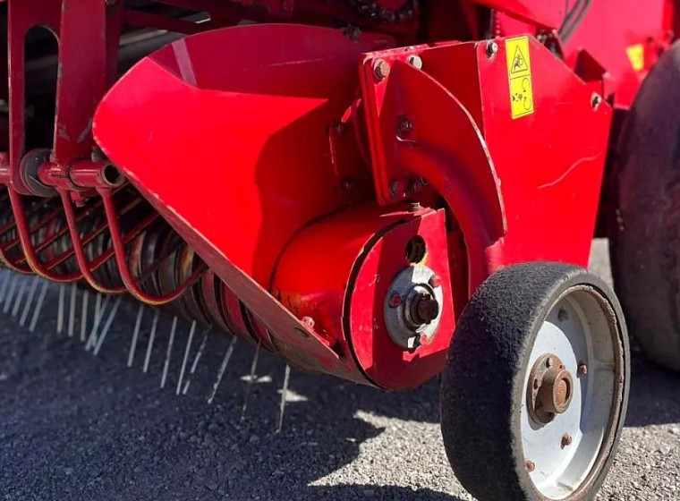 Rotoenfardadora Mainero 5886, año 1