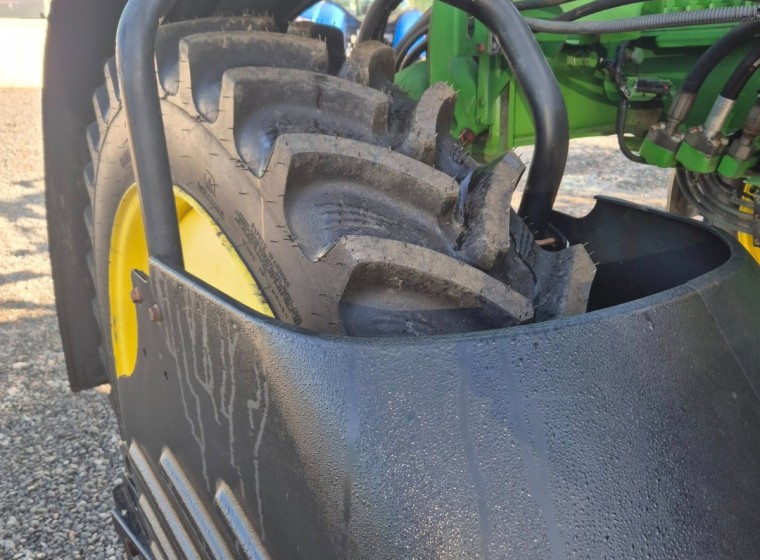 Pulverizadora John Deere 4030, año 2015