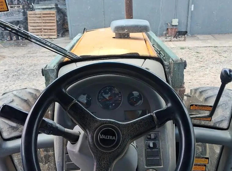 Tractor Valtra BM110, año 2008