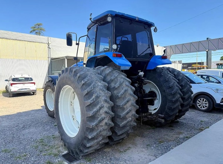 Tractor New Holland TM7020, año 2012