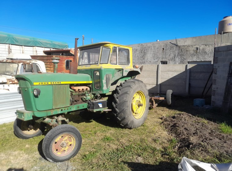 Tractor John Deere 2420, año 0