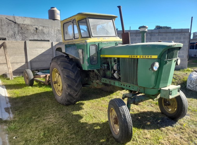 Tractor John Deere 2420, año 0