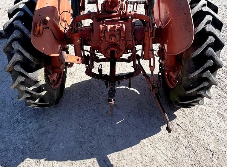 Tractor Fiat U25, año 1