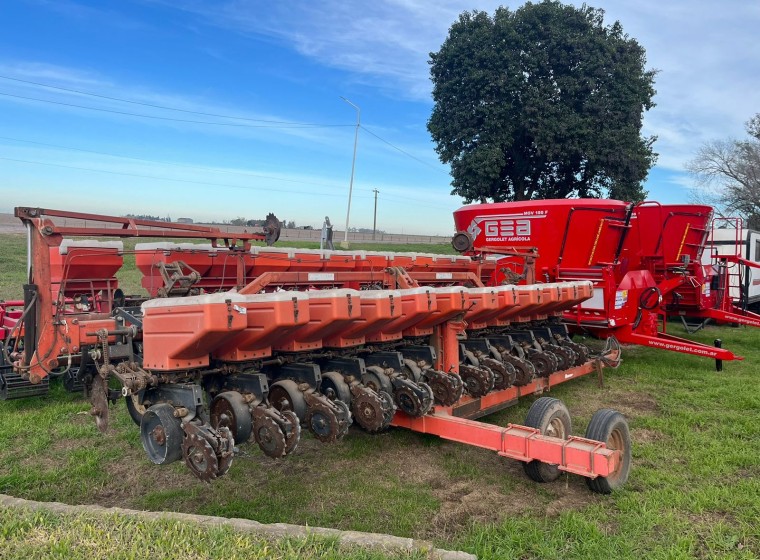 Sembradora Metar 1252, año 1
