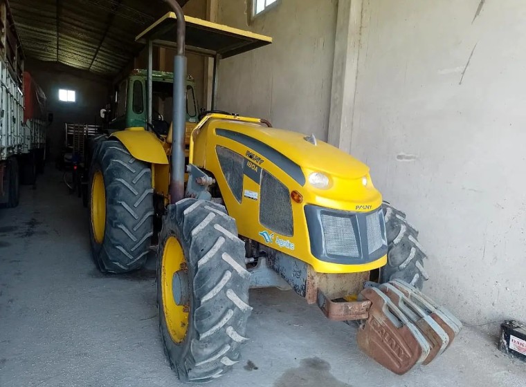 Tractor Pauny 180 A, año 2015
