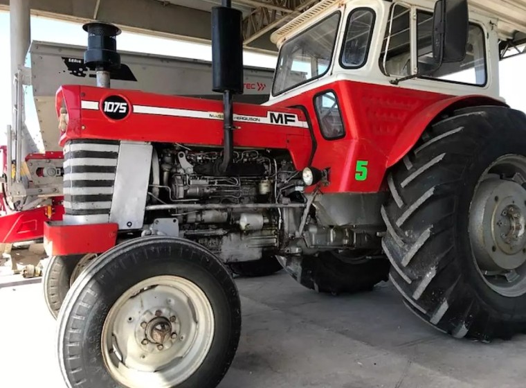 Tractor Massey Ferguson 1075, año 1985
