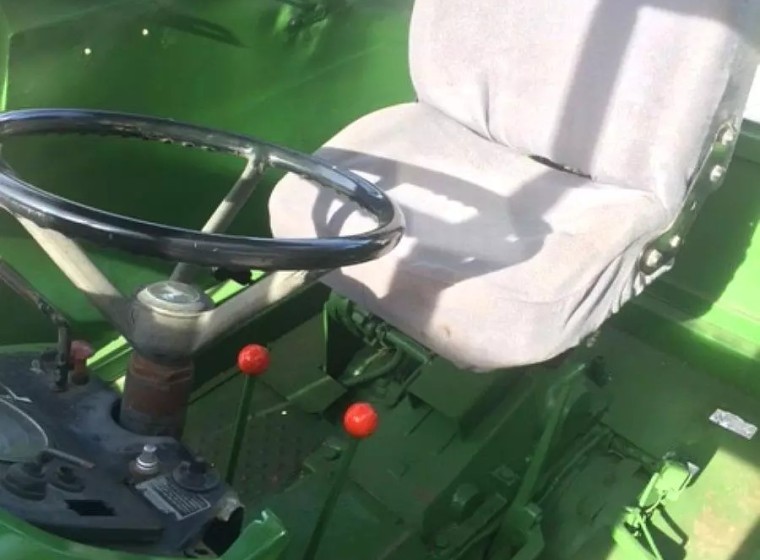 Tractor John Deere 2140, año 1994