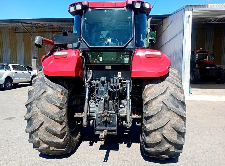 Tractor Case Farmall 130, año 2021