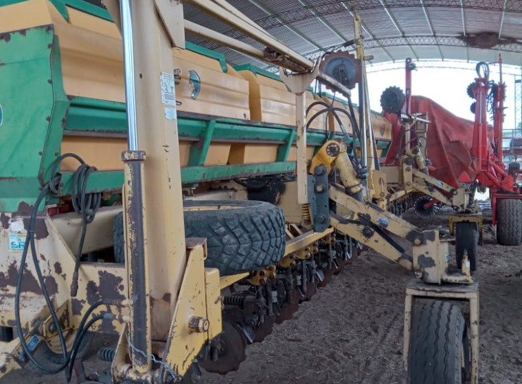 Fertilizadora SR 1652, año 1