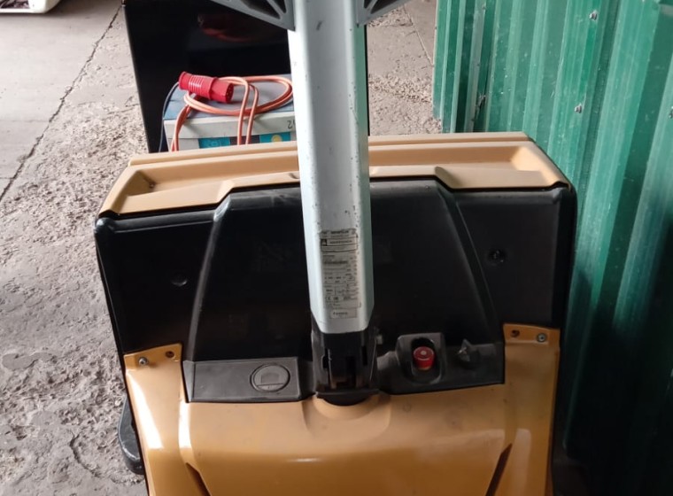 Maquinaria vial Caterpillar ELECTRICO, año 2022
