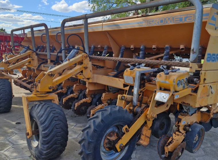 Sembradora Agrometal TX Mega 1352, año 2006