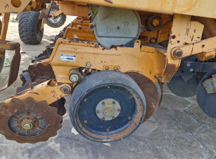 Sembradora Agrometal TX Mega 1352, año 2006