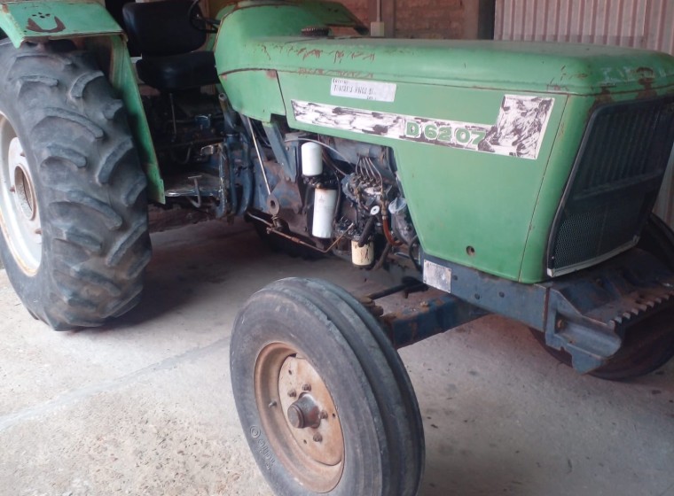 Tractor Deutz 6207, año 1