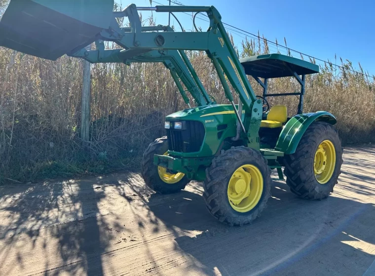 Tractor John Deere 5090, año 2015