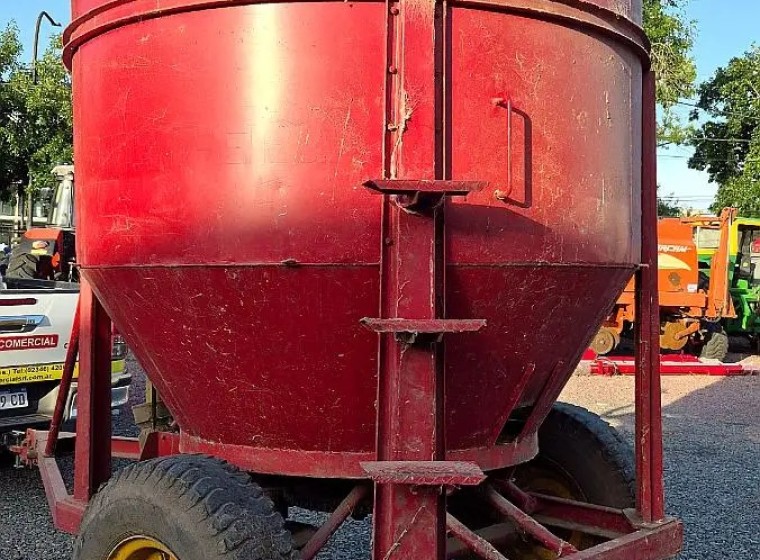 Mixer Metfer 5,5 m3, año 1