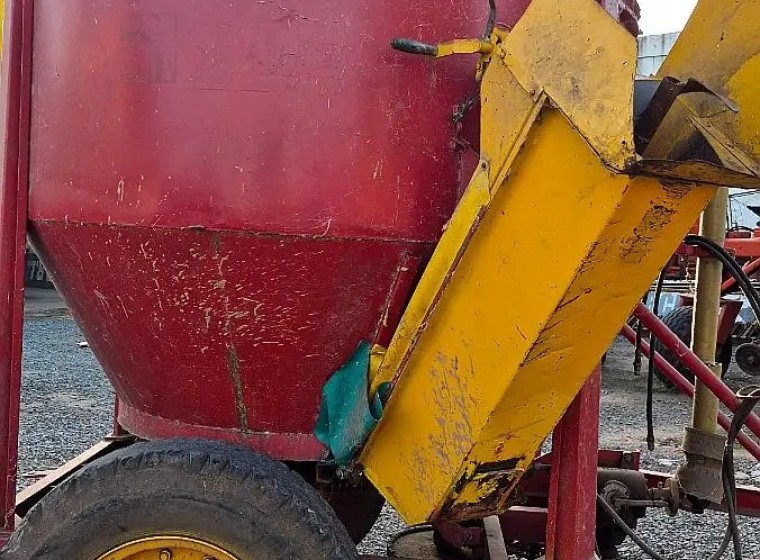 Mixer Metfer 5,5 m3, año 1