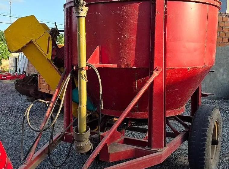 Mixer Metfer 5,5 m3, año 1