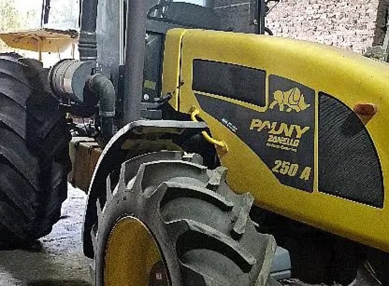 Tractor Pauny 250 A, año 1