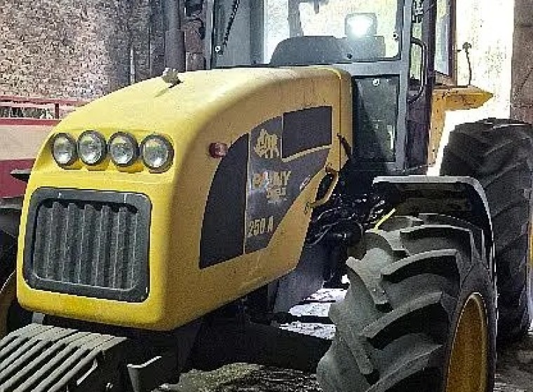 Tractor Pauny 250 A, año 1