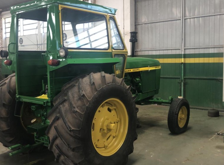 Tractor John Deere 3530, año 1979