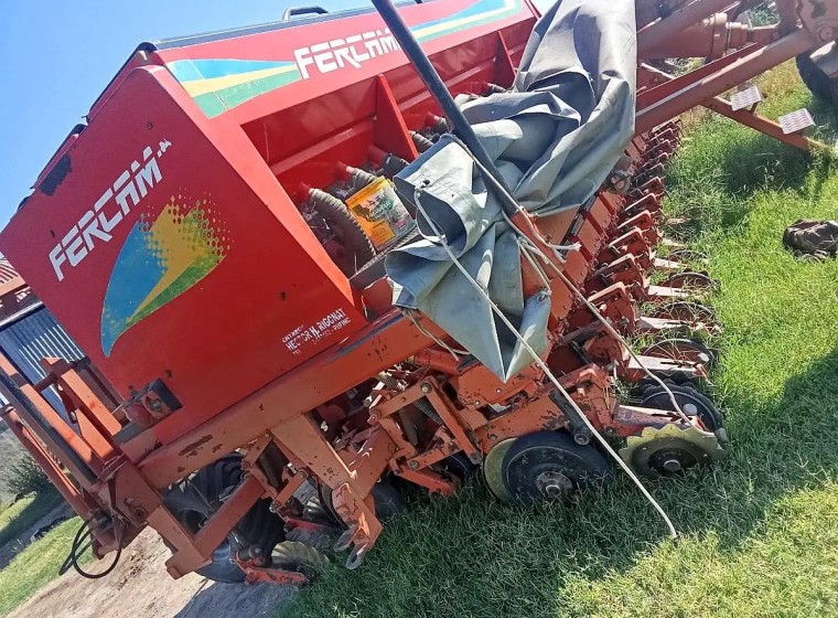 Sembradora Fercam 440 2517, año 2011