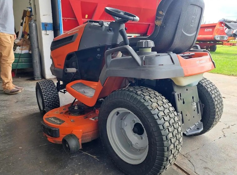 Tractor Husqvarna LGT 54DXL, año 2022