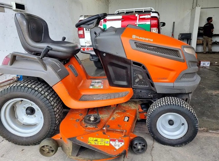Tractor Husqvarna LGT 54DXL, año 2022