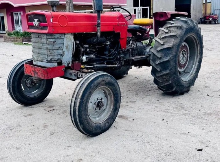 Tractor Massey Ferguson 1078, año 1