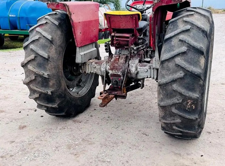 Tractor Massey Ferguson 1078, año 1