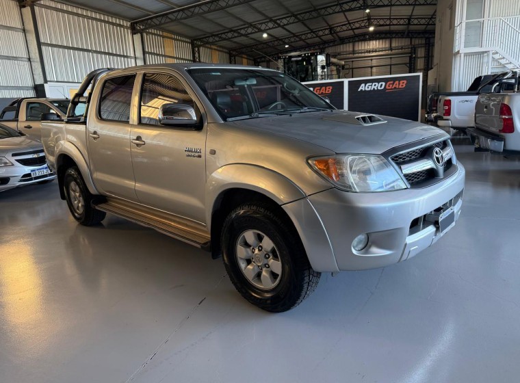 Vehículo Toyota Hilux, año 2006