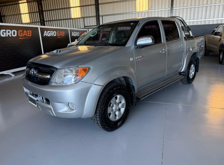 Vehículo Toyota Hilux, año 2006