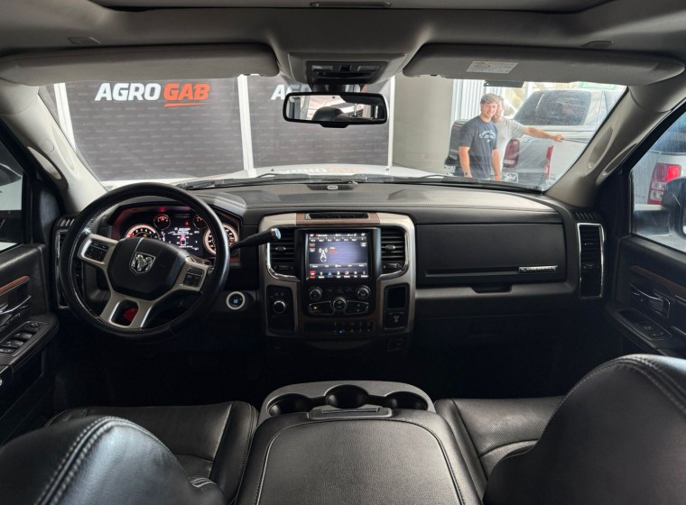 Vehículo Dodge RAM Laramie, año 2018